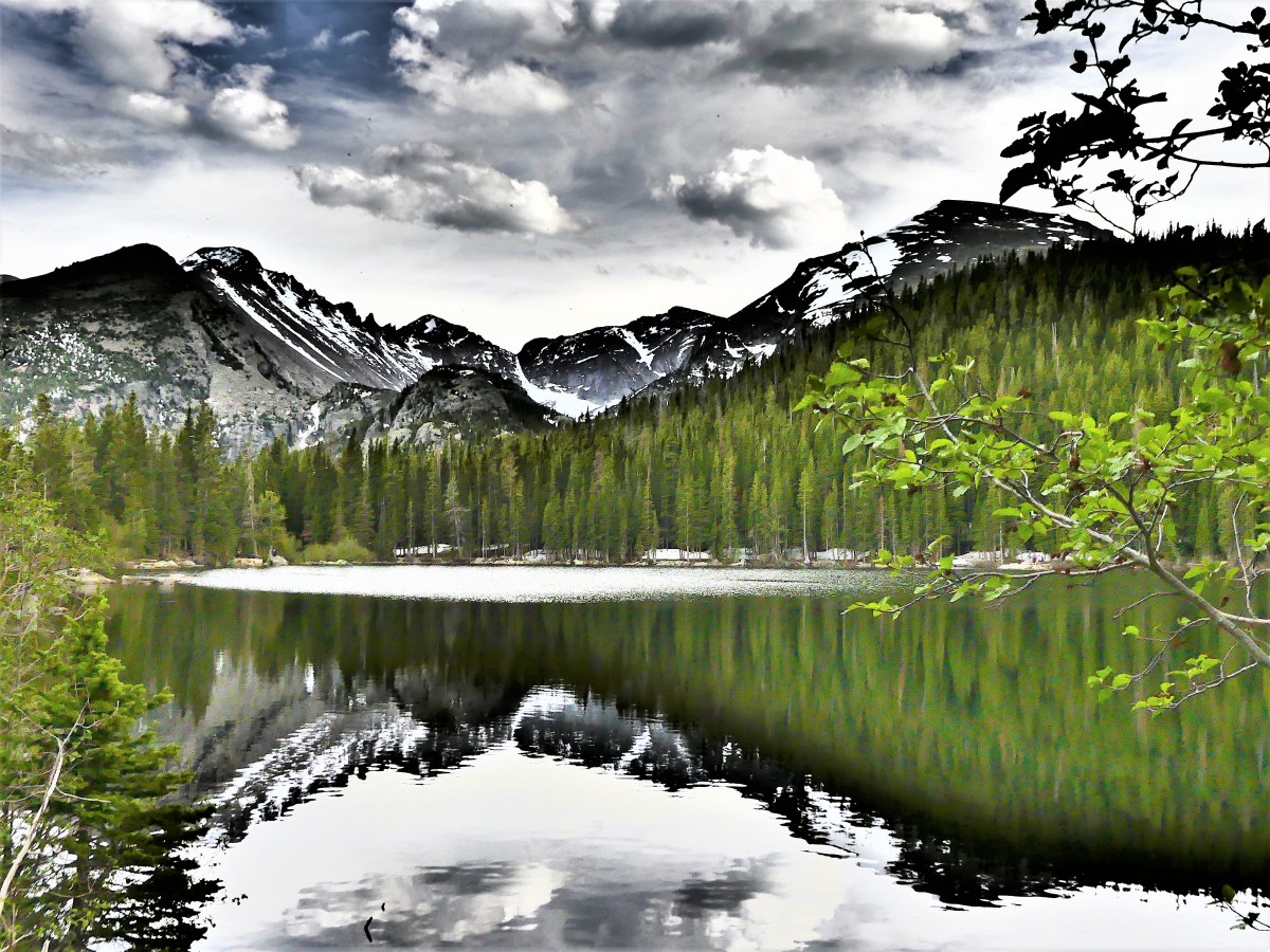 bear lake with mountains
