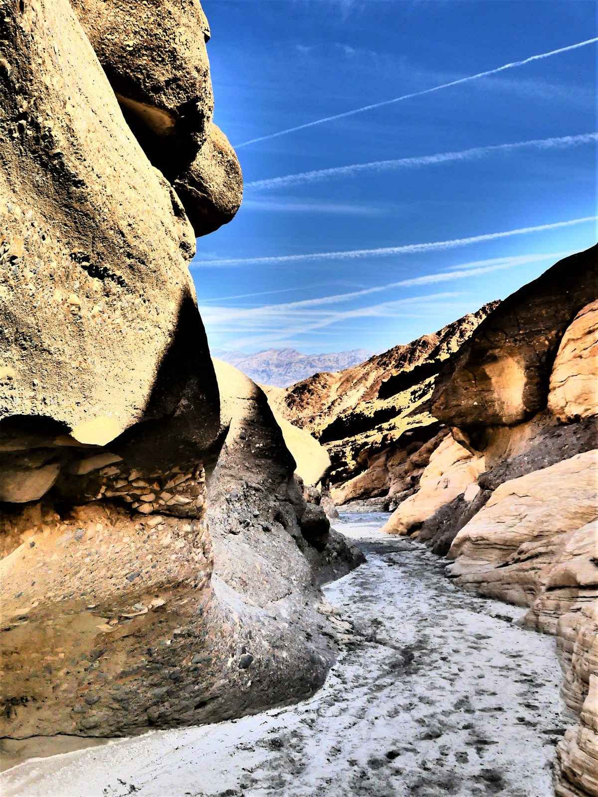 Mosaic Canyon mouth.jpg