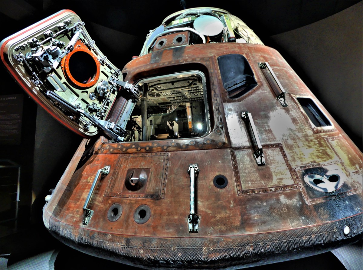 Apollo capsule (2)