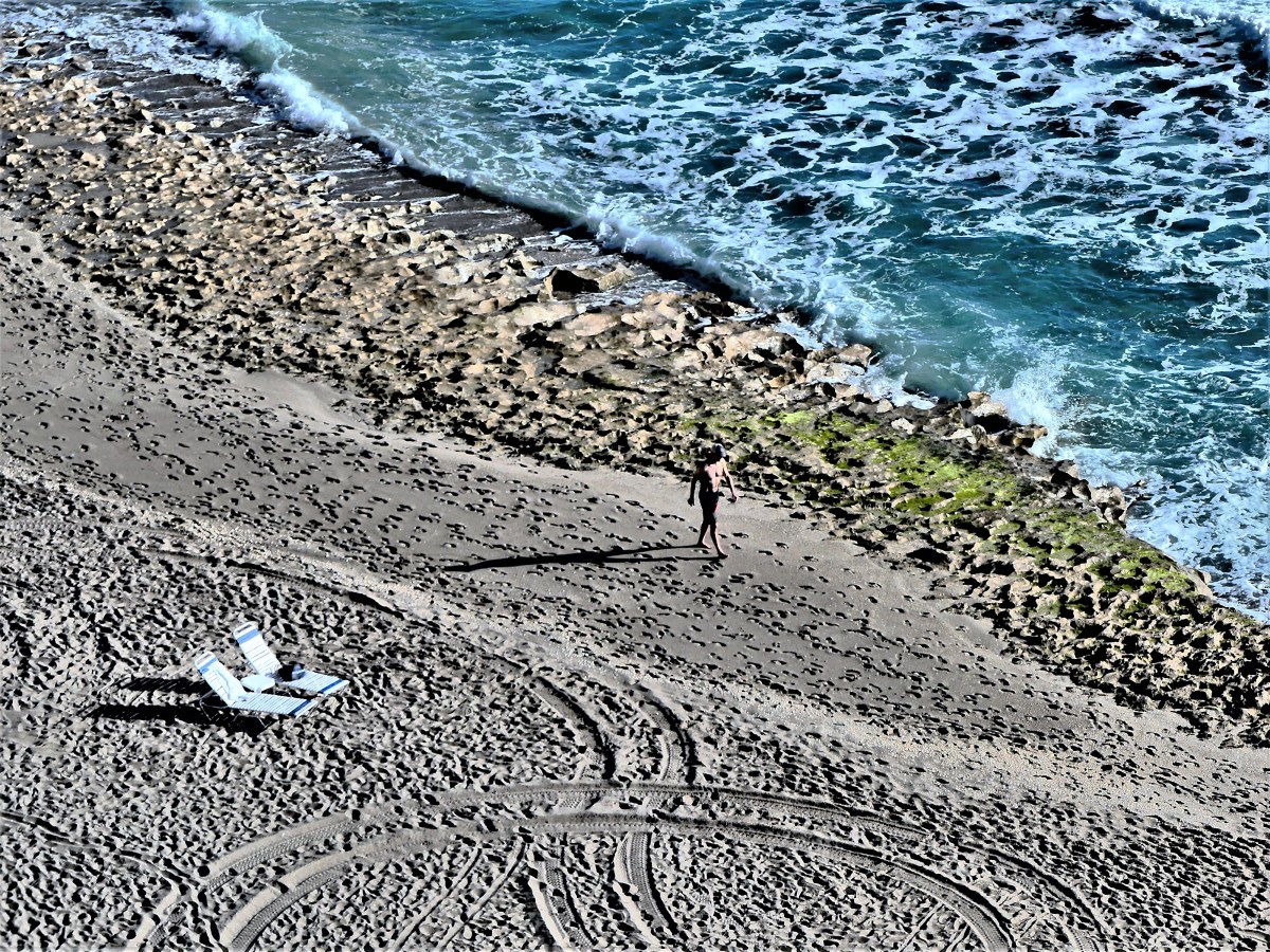 2 lounge chairs and a walker