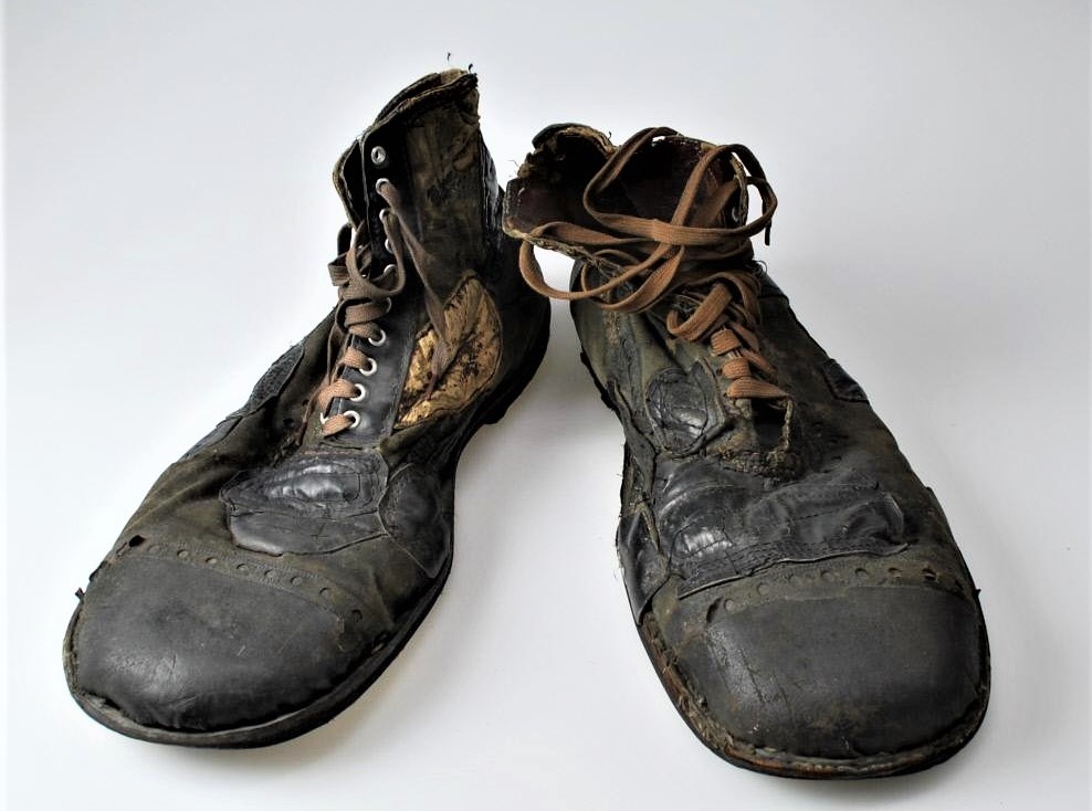 Emmett Kelly's Weary Willie clown shoes (3)