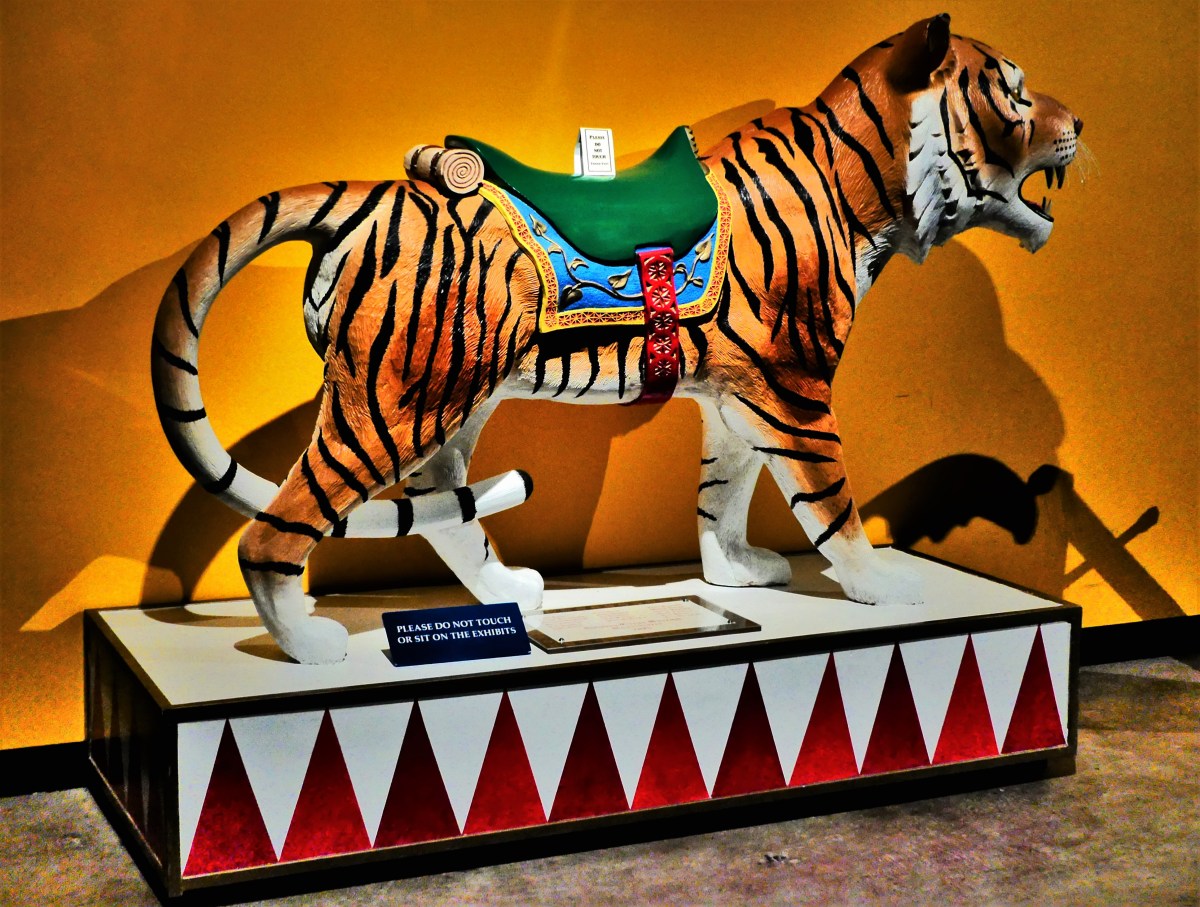 tiger sculpture
