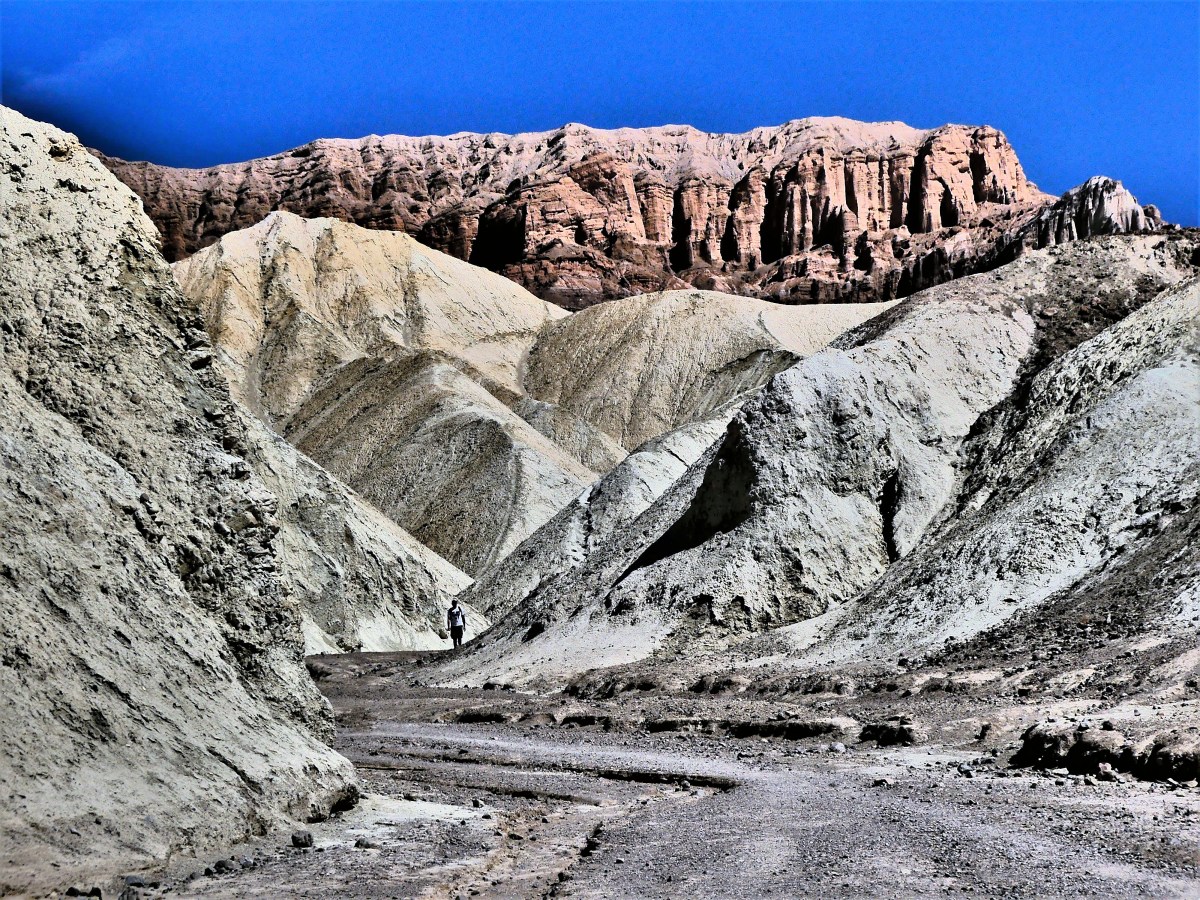 Death Valley Golden Canyon trail1