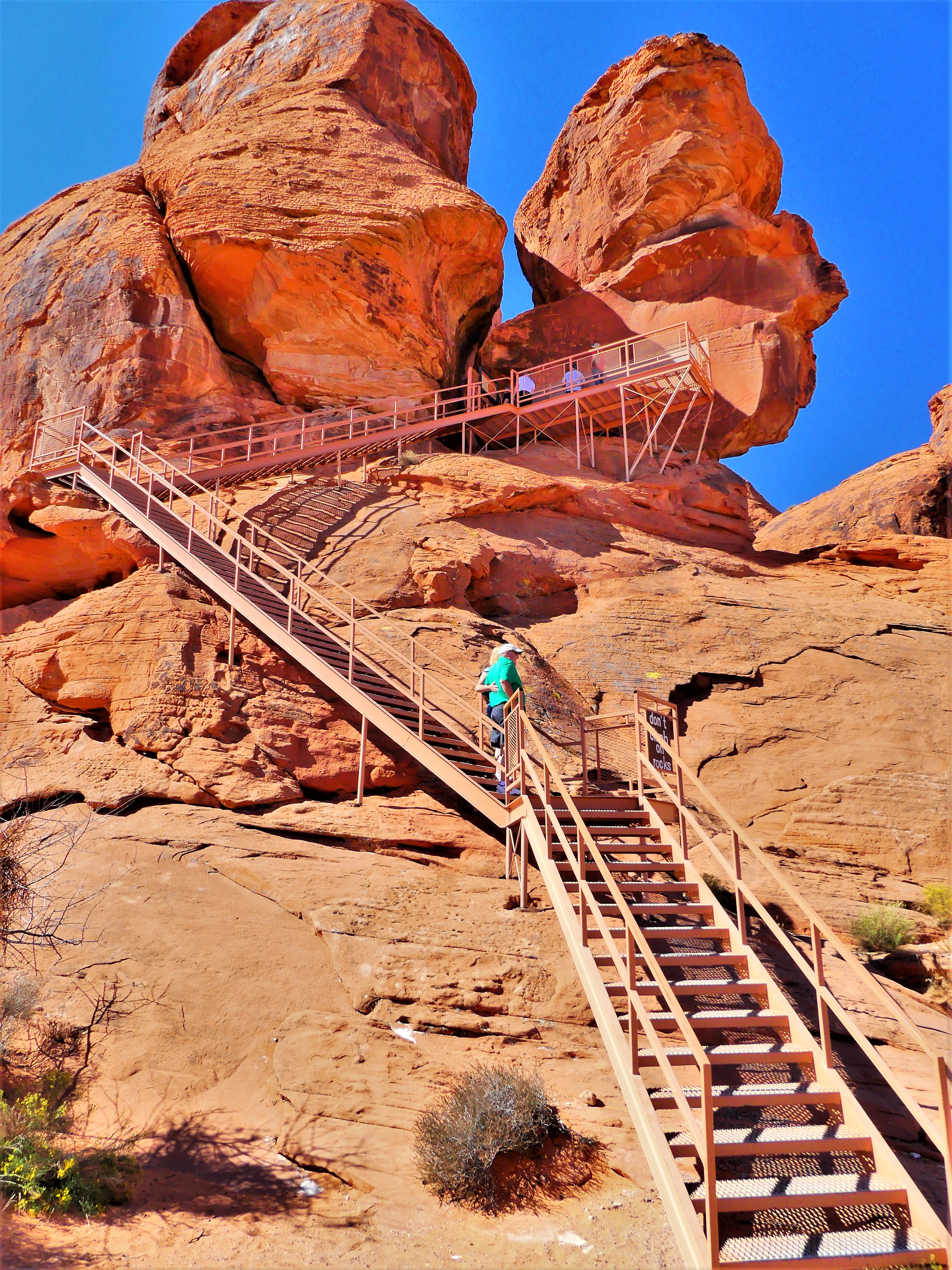 Valley of Fire Atlatl Rock trail