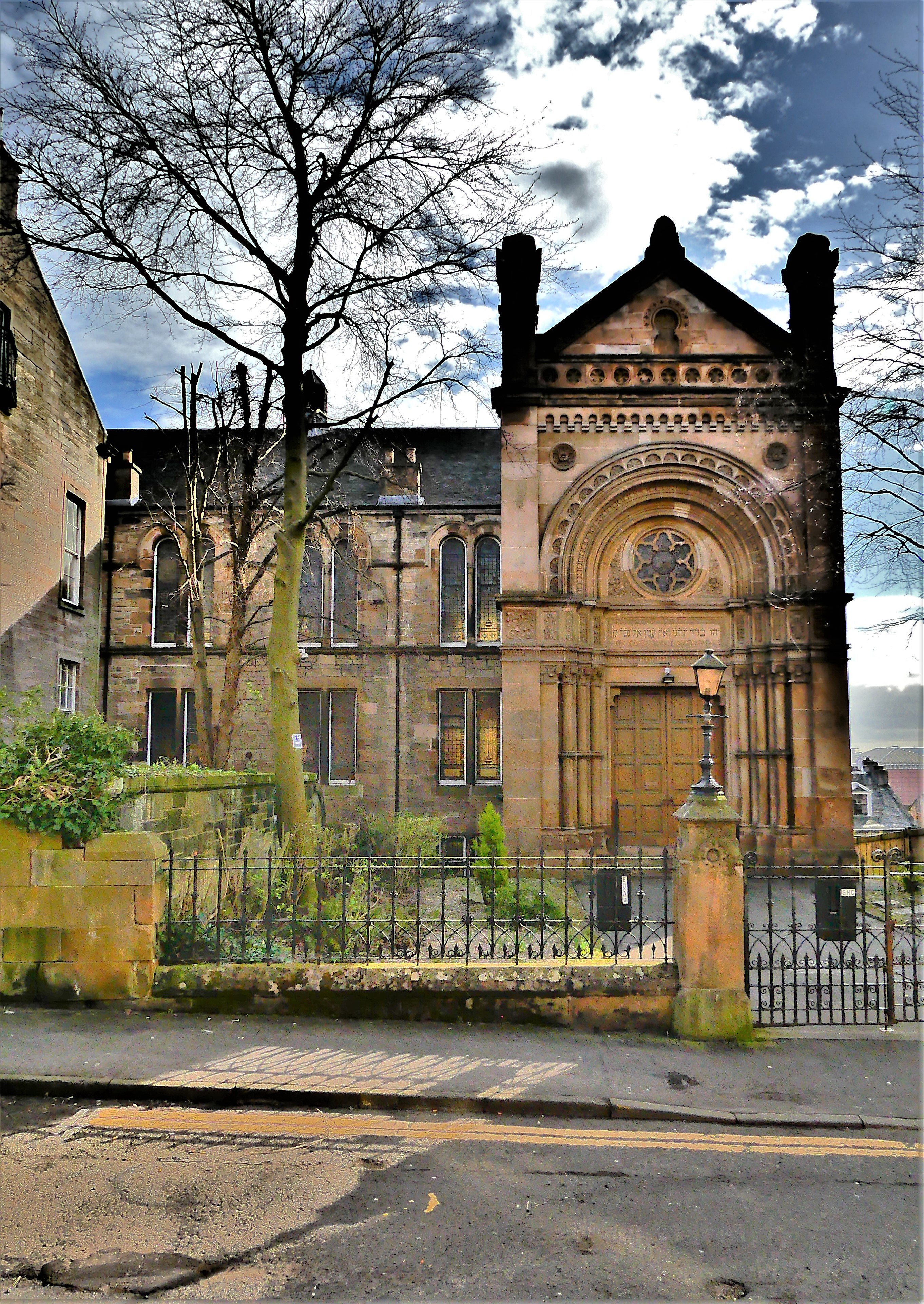 shul exterior1