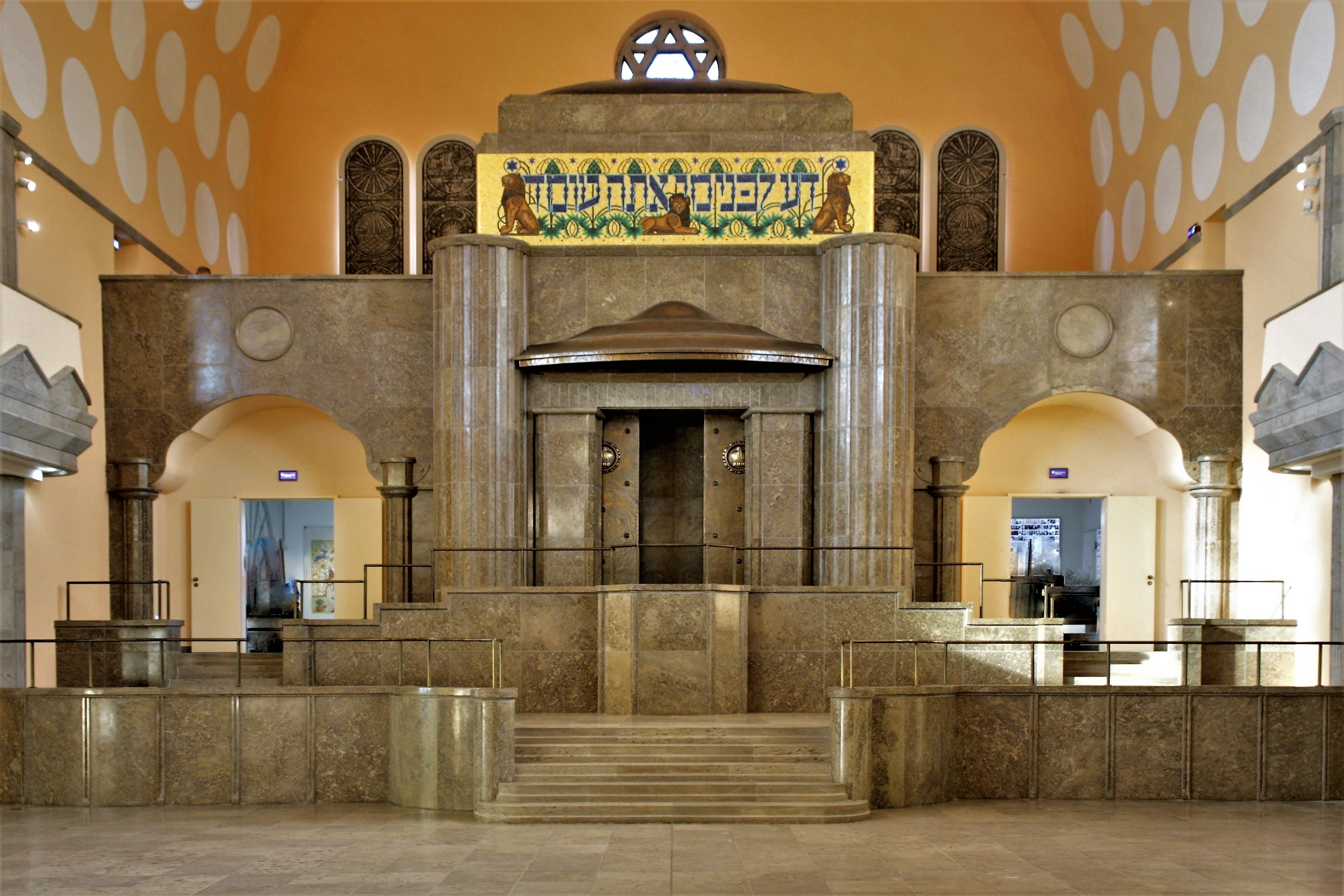 Torah Ark (2)