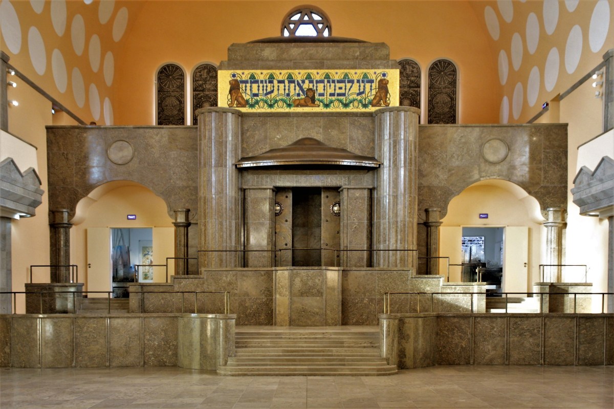 Torah Ark (2)