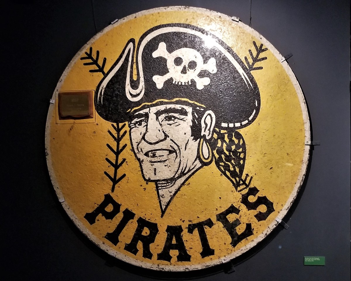 Pirates on deck circle (2)
