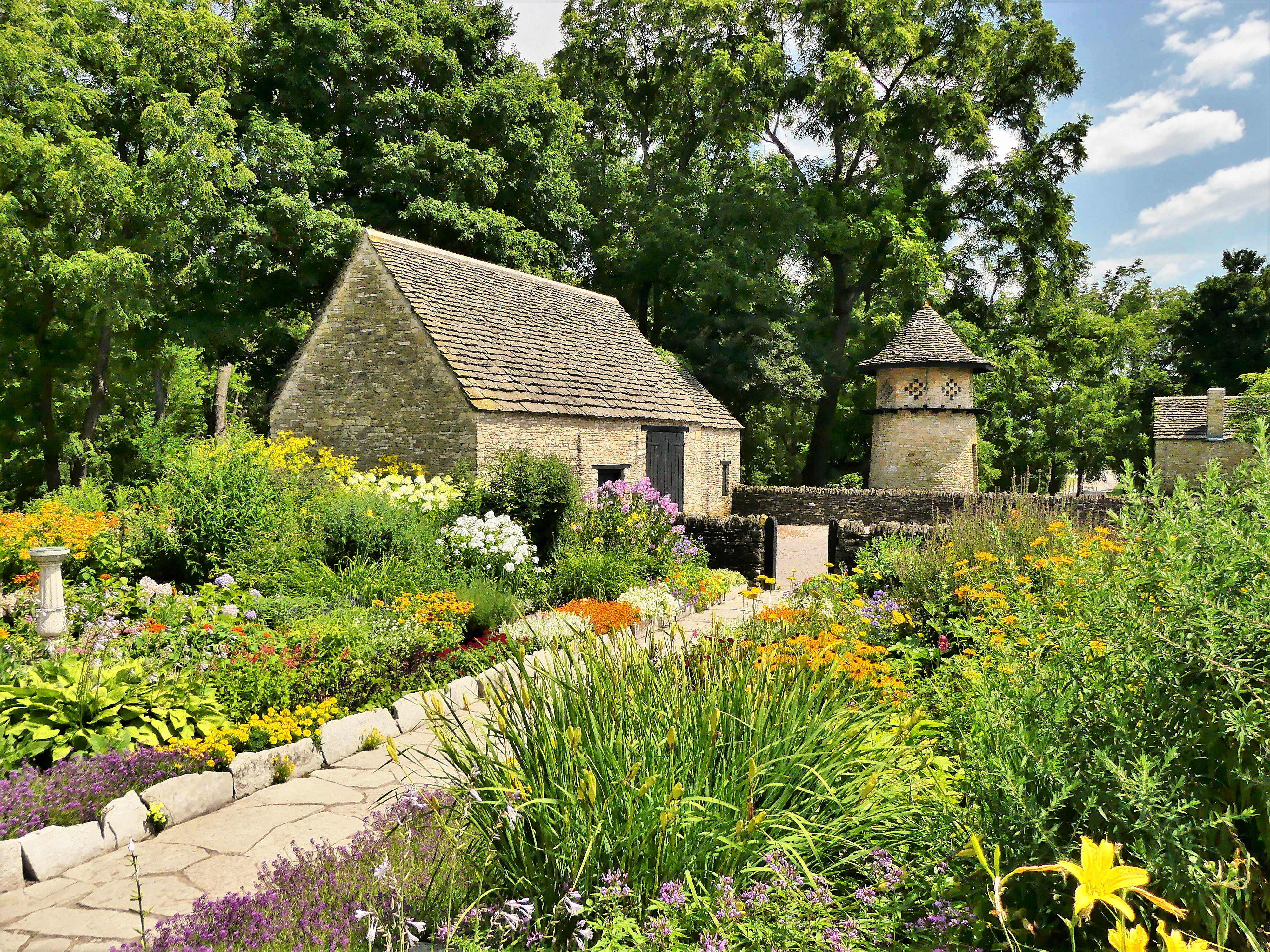 Coswold Cottage gardens