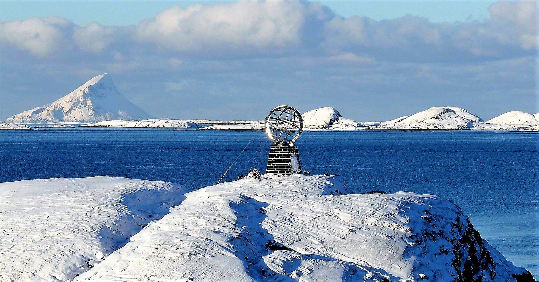 Arctic Circle marker