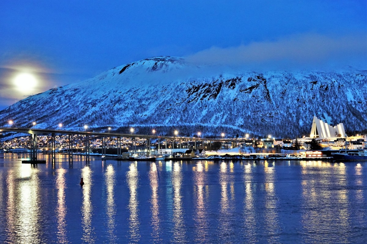 moonrise over Tromso (2)