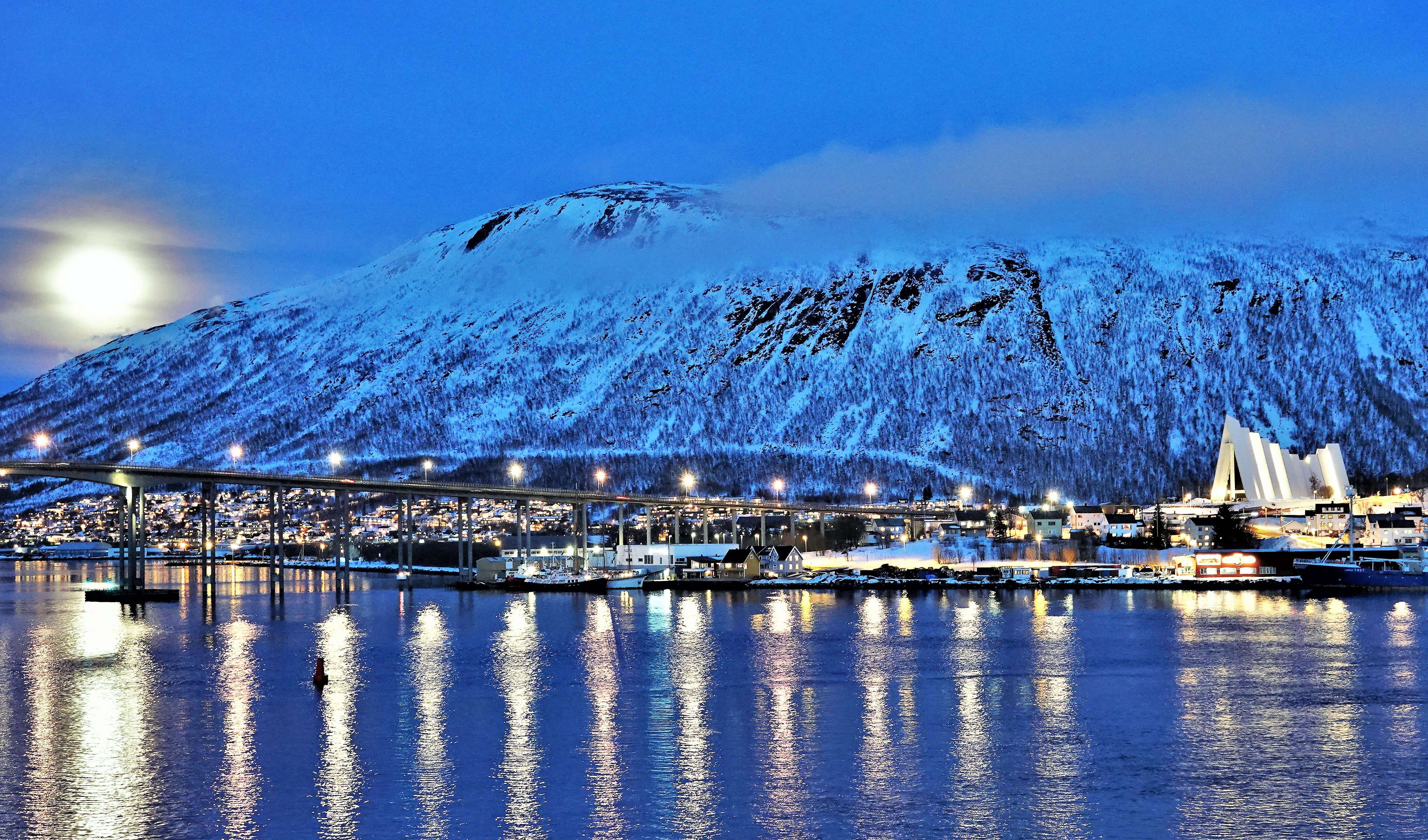 moonrise over Tromso (3)