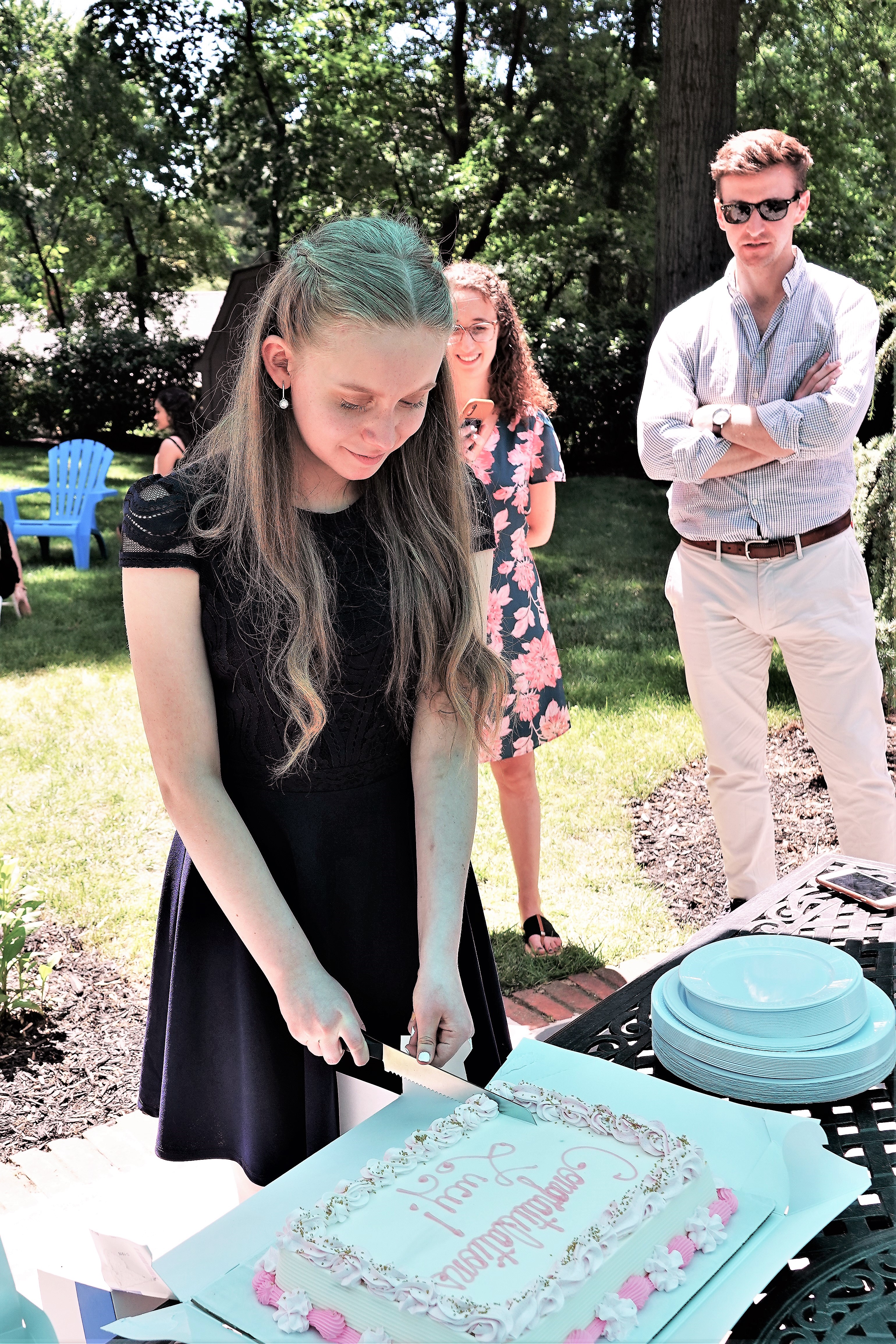 lucy cutting cake (2)